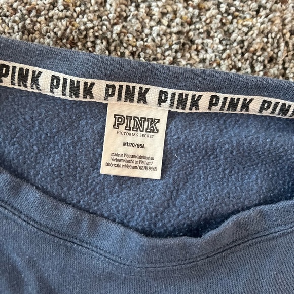 Lightweight PINK crewneck (size medium) - Picture 3 of 4